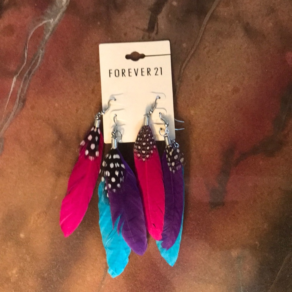 Forever 21 NEVER WORN feather earrings